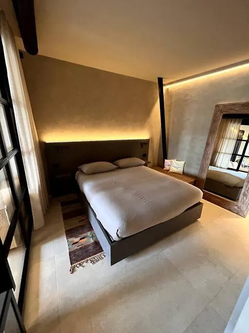 Modern Canal-Side Loft With Private Garden Milan