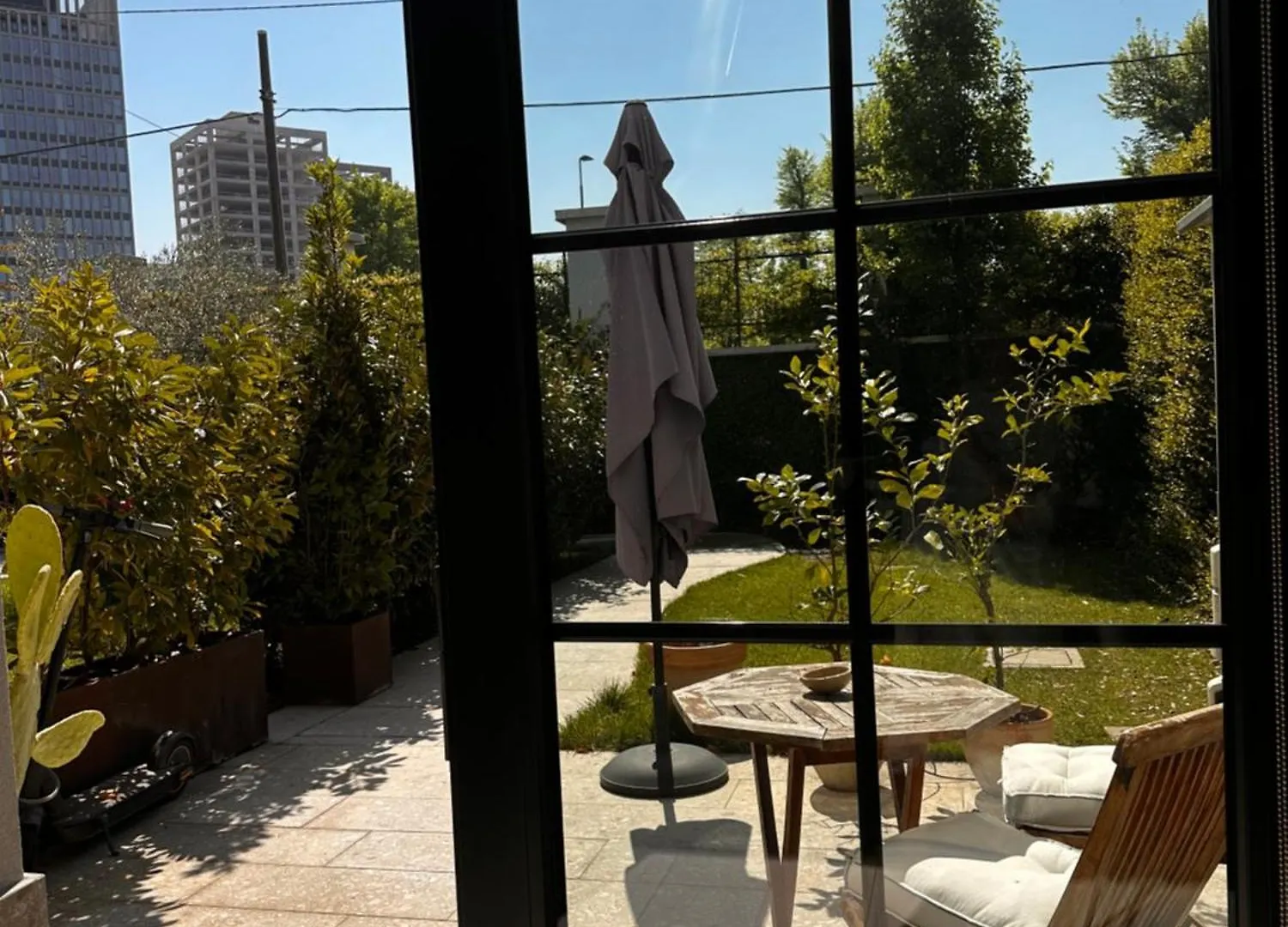 Modern Canal-Side Loft With Private Garden Milan Italy